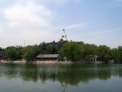 пагода Бай-та из белого ракушечника