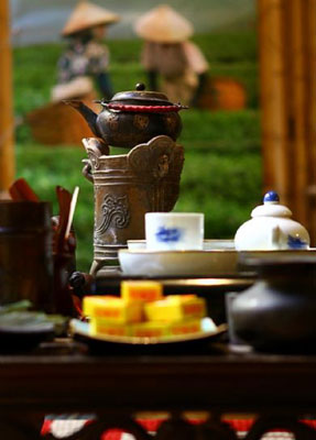 Чайник и чашки для чайной церемонии