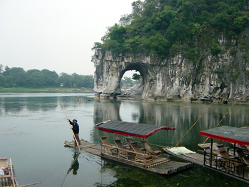 Гора "Слоновый хобот" у реки Лицзян