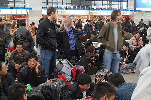 Фотография зала ожидания вокзала в Пекине